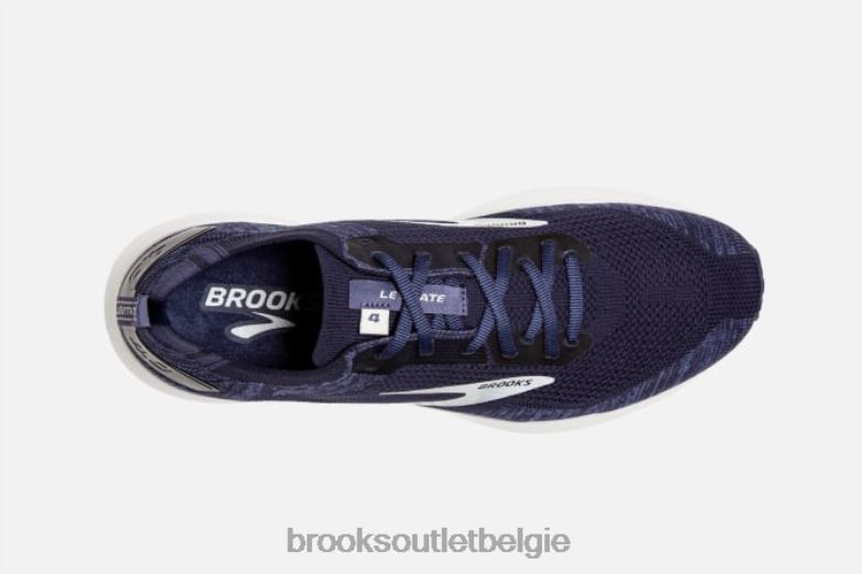 V8D8N1943 zweven 4 marine Brooks