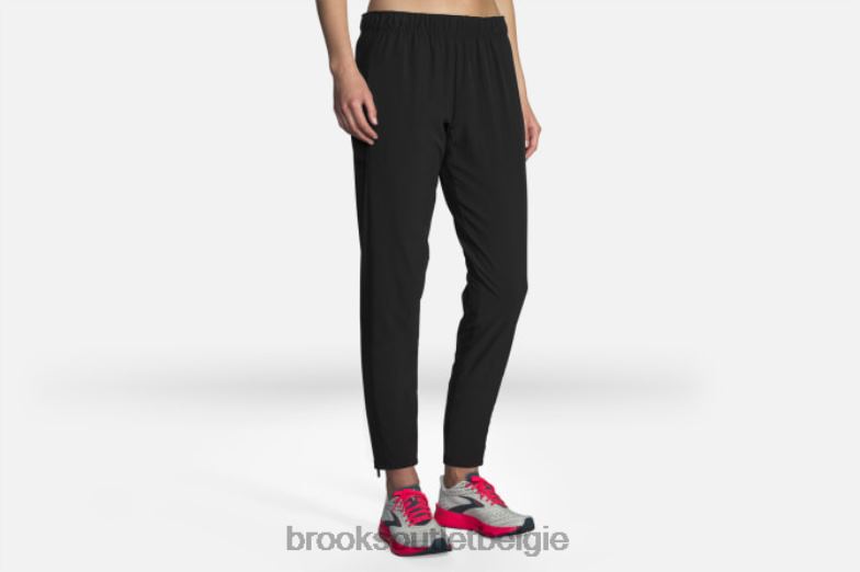 V8D8N1681 shake-out broek zwart Brooks