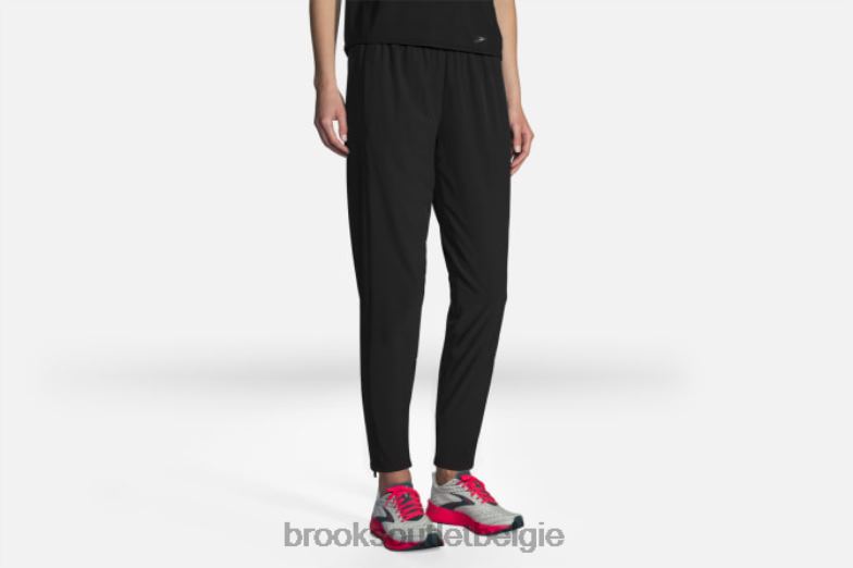 V8D8N1681 shake-out broek zwart Brooks
